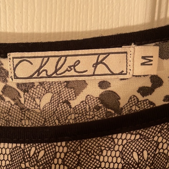 Chloe k medium blouse floral print hem comes up in front - Picture 5 of 6